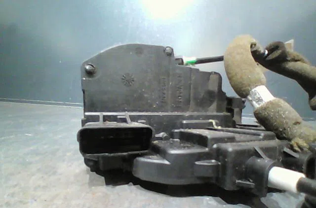 Serrure porte avd Nissan MICRA III (K12) 1.5 dci (2003-2010) occasion