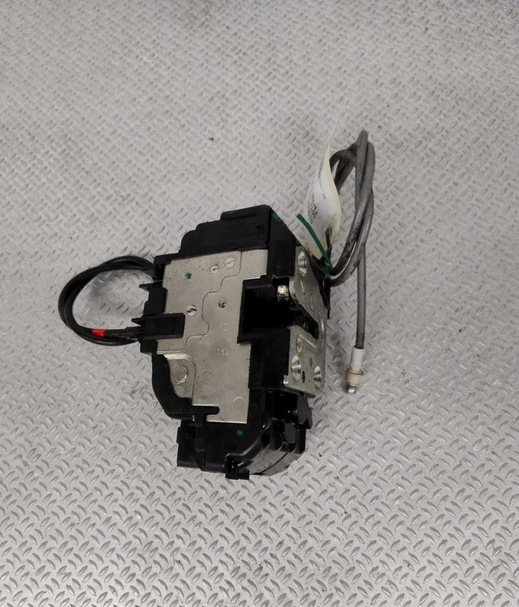 Serrure porte avd Nissan NOTE (E11, NE11) 1.4 (2006-2012) occasion