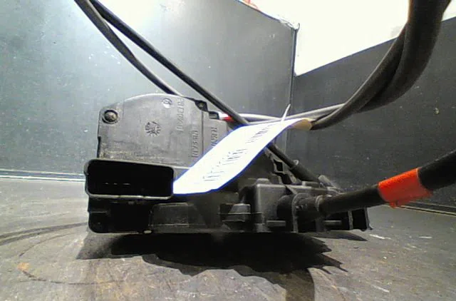 Serrure porte avd Nissan NOTE (E11, NE11) 1.5 dci (2010-2012) occasion