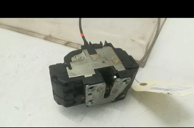 Serrure porte avd Nissan NOTE (E11, NE11) 1.5 dci (2010-2012) occasion