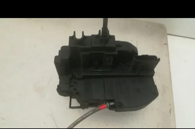 Serrure porte avd Nissan NOTE (E11, NE11) 1.5 dci (2010-2012) occasion