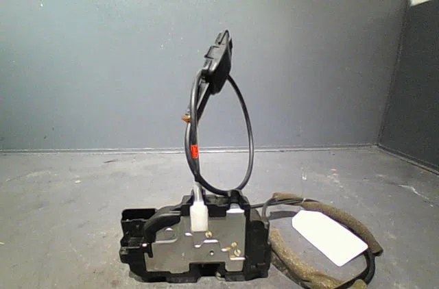 Serrure porte avd Nissan NOTE (E11, NE11) 1.5 dci (2010-2012) occasion