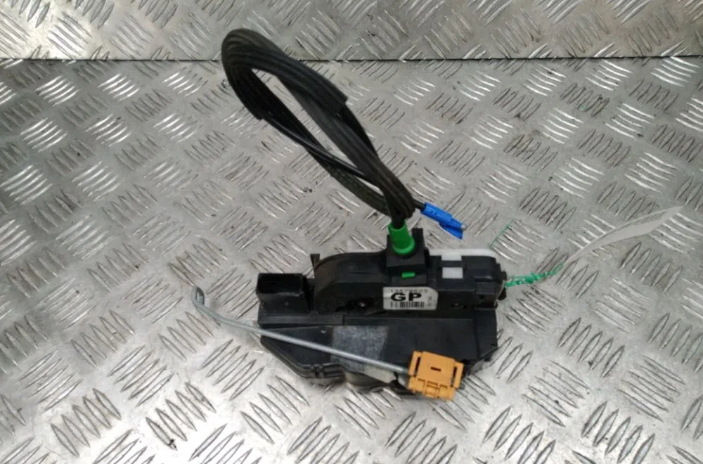 Serrure porte avd Opel ADAM (M13) 1.0 (2014-2018) occasion