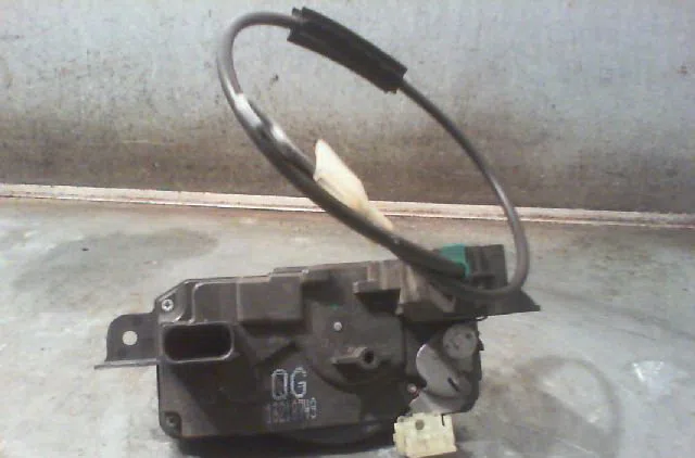 Serrure porte avd OPEL ASTRA 2006 occasion