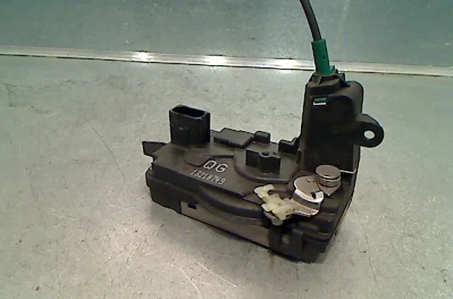 Serrure porte avd OPEL ASTRA 2008 occasion