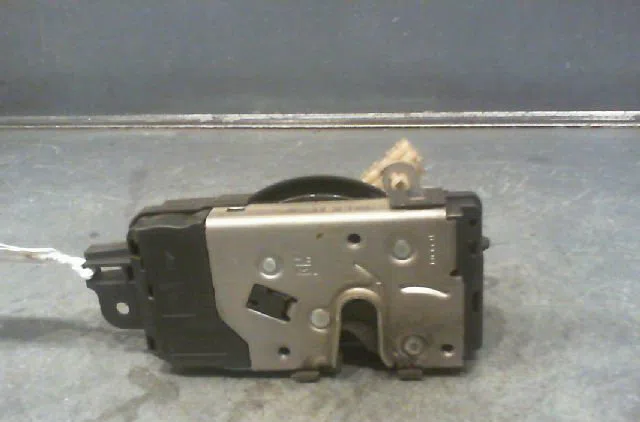 Serrure porte avd Opel ASTRA H GTC (A04) 1.7 cdti (l08) (2005-2010) occasion