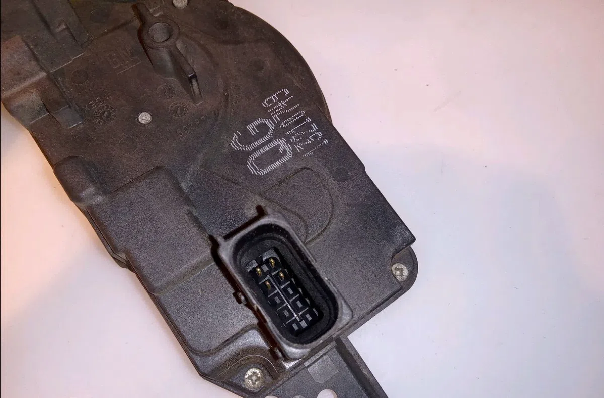 Serrure porte avd Opel ASTRA H GTC (A04) 1.9 cdti (l08) (2005-2010) occasion