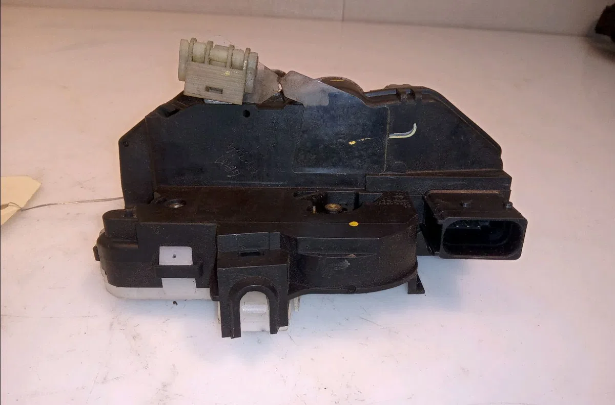Serrure porte avd Opel ASTRA J (P10) 1.7 cdti (68) (2009-2015) occasion