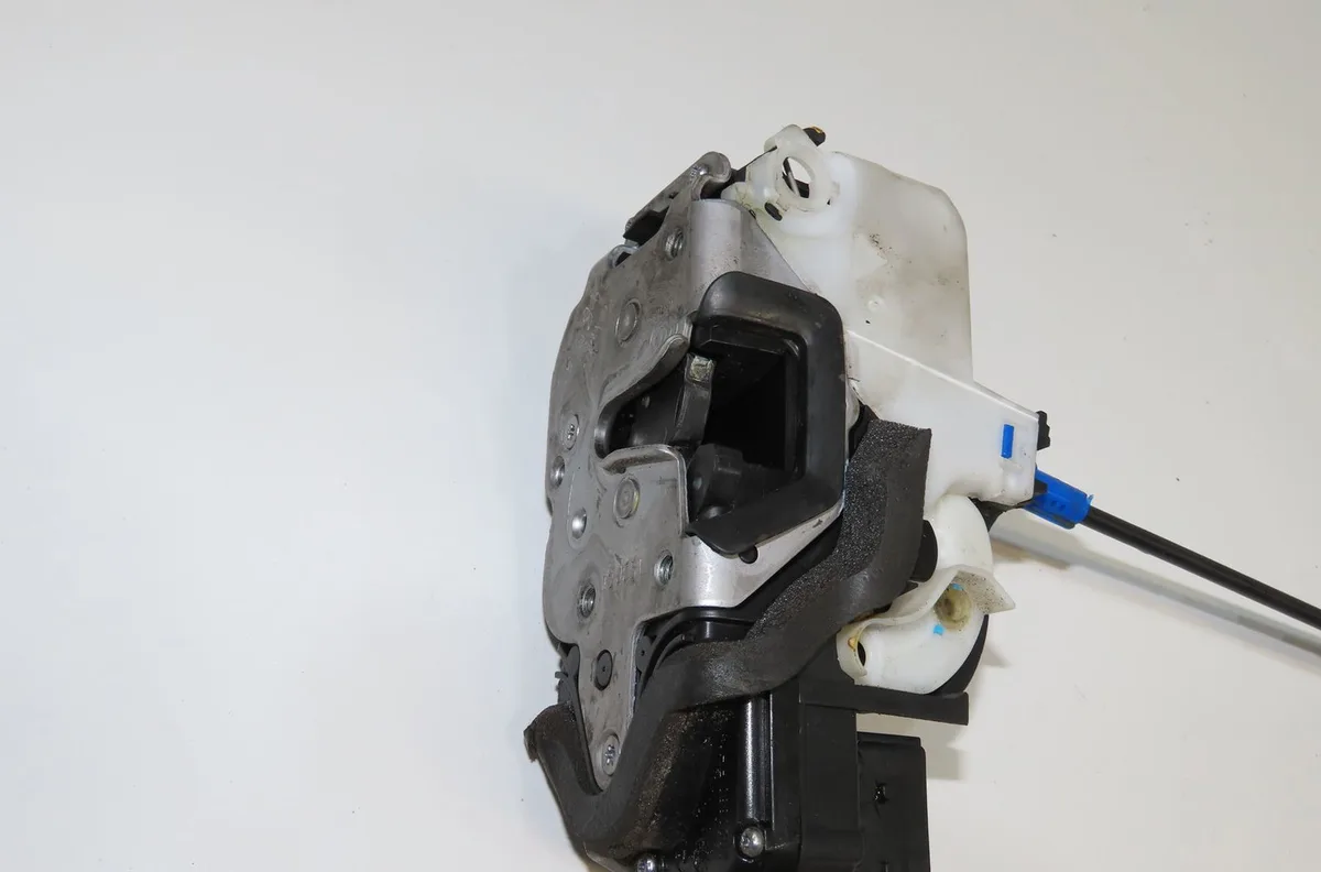Serrure porte avd Opel ASTRA J (P10) 1.7 cdti (68) (2009-2015) occasion