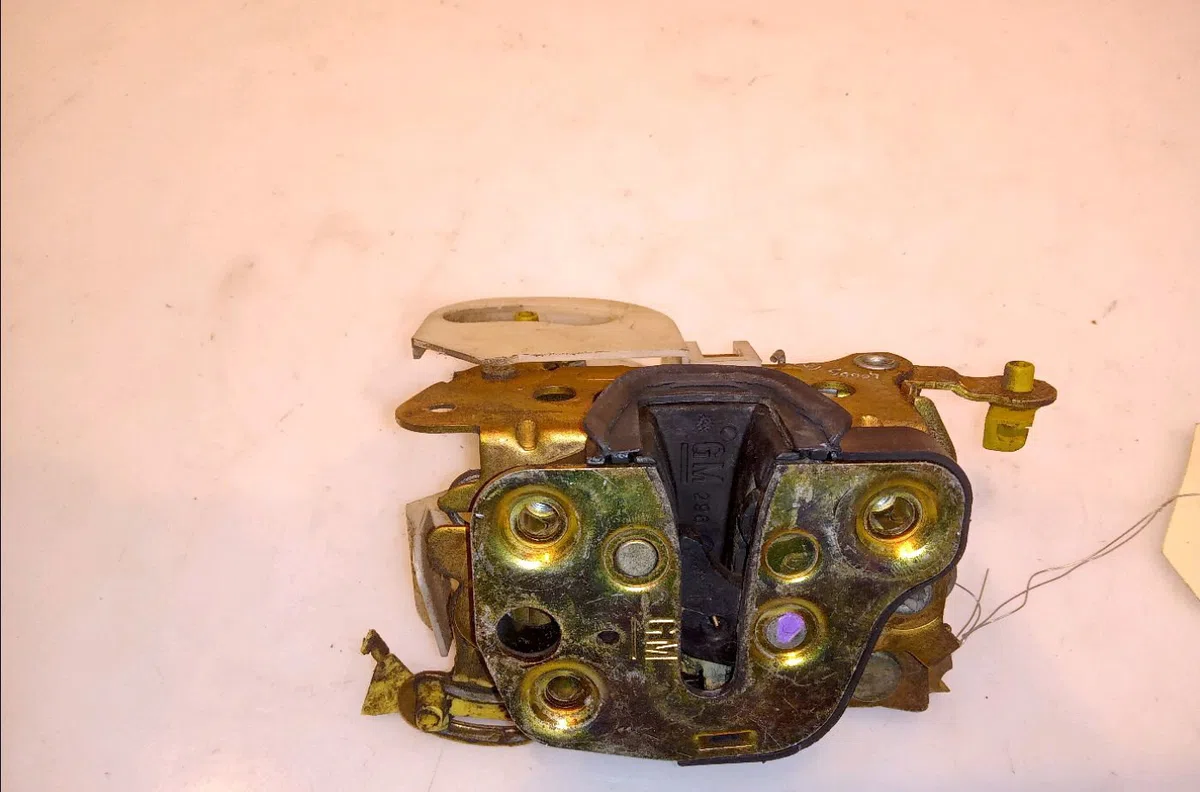 Serrure porte avd Opel CORSA B (S93) 1.4 i (f08, f68, m68) (1993-2000) occasion