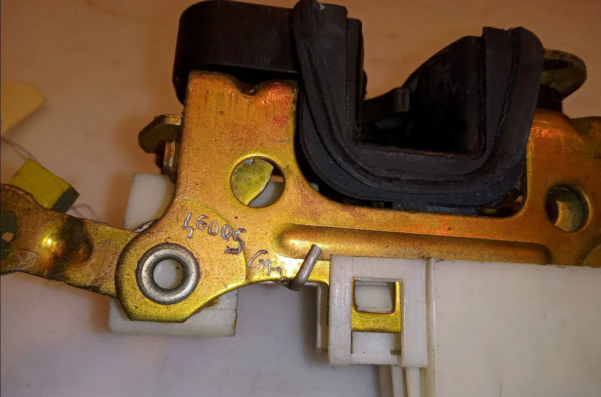 Serrure porte avd Opel CORSA B (S93) 1.4 i (f08, f68, m68) (1993-2000) occasion