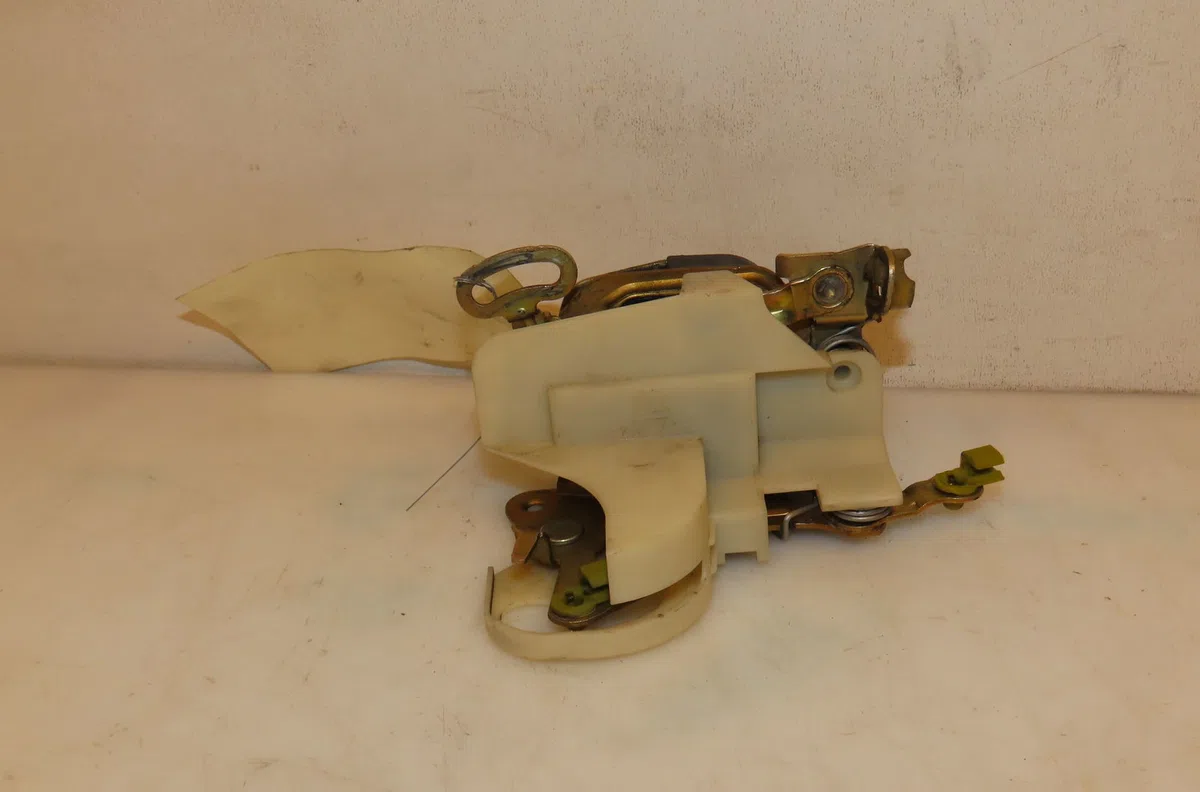 Serrure porte avd Opel CORSA B (S93) 1.5 d (f08, f68, m68) (1993-2000) occasion