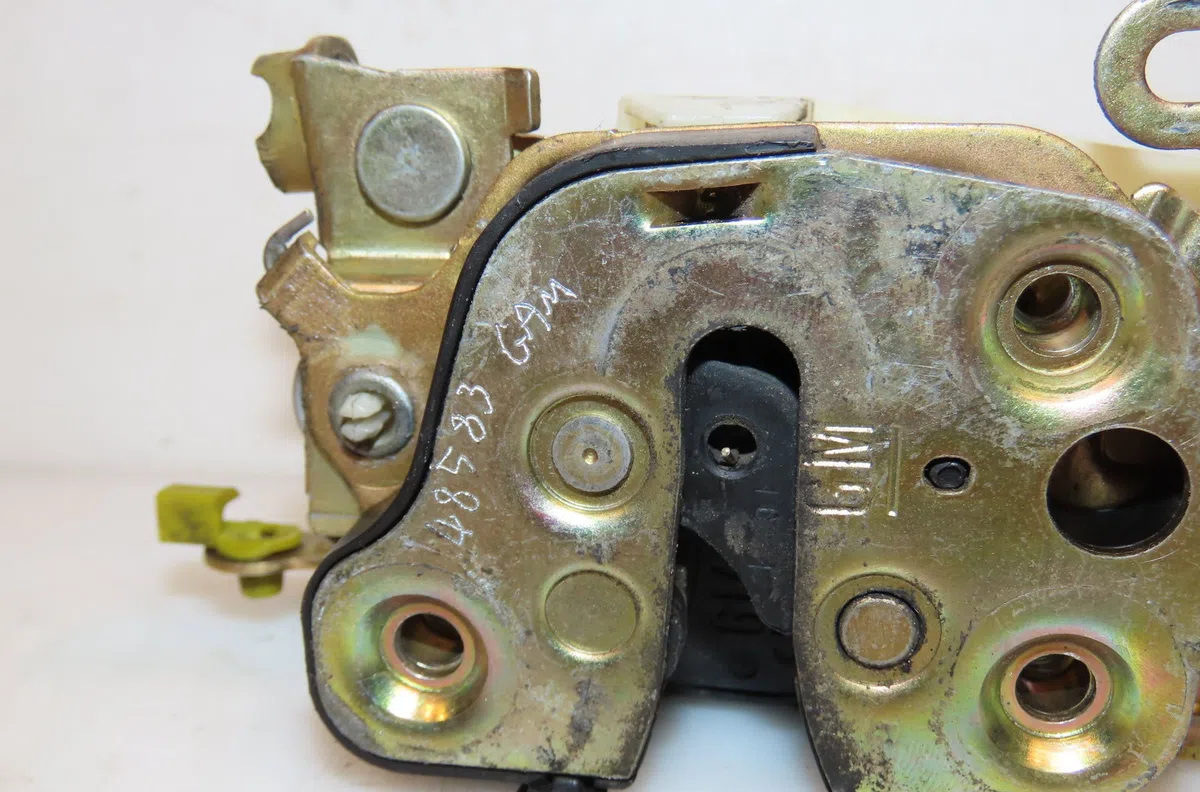 Serrure porte avd Opel CORSA B (S93) 1.5 d (f08, f68, m68) (1993-2000) occasion