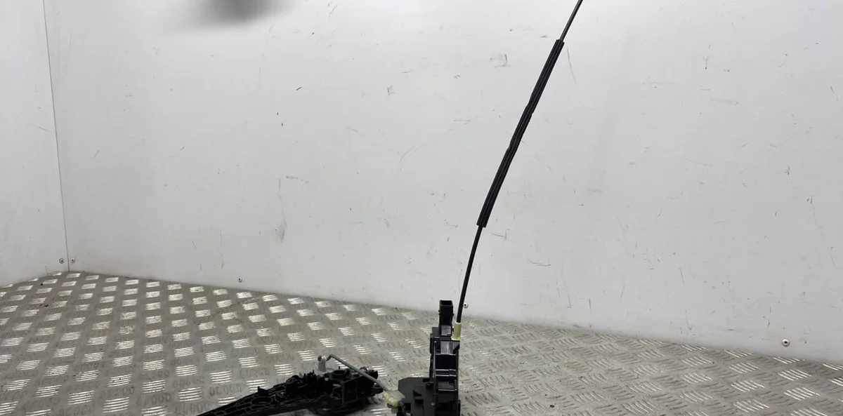 Serrure porte avd OPEL CORSA E occasion