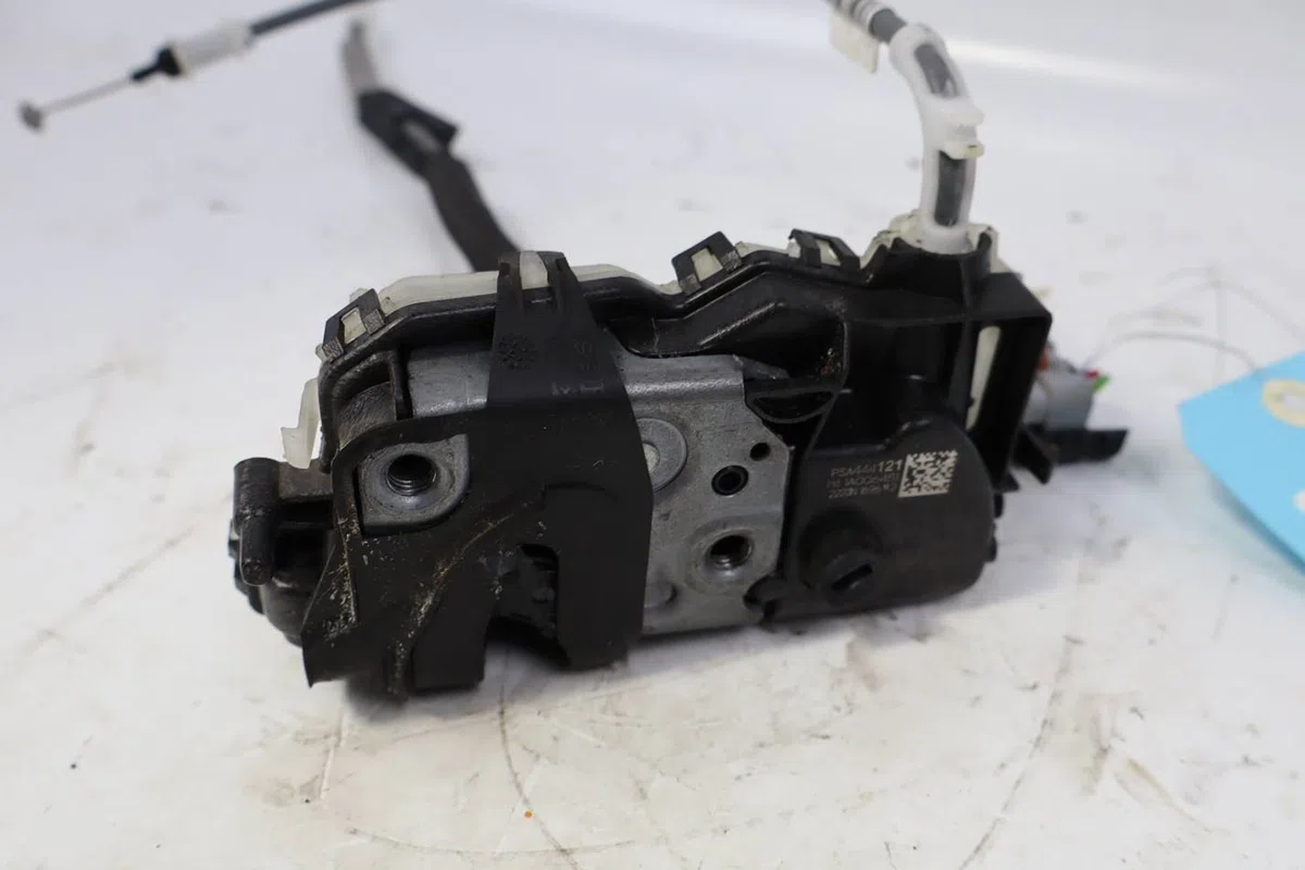 Serrure porte avd Opel CORSA F 1.2 (68) (2019) occasion