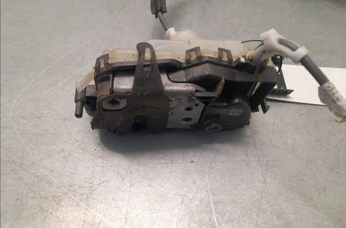 Serrure porte avd Opel CORSA F 1.5 (68) (2019) occasion