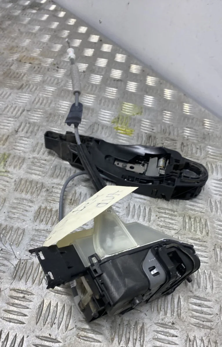 Serrure porte avd OPEL CORSA F PHASE 1 occasion