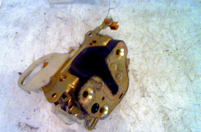 Serrure porte avd OPEL CORSA II 1995 occasion