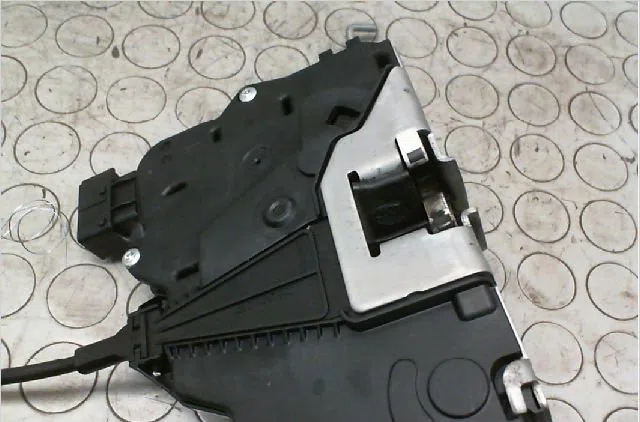 Serrure porte avd OPEL CORSA IV Phase 2 01-2011--03-2015 1.0i 65ch occasion