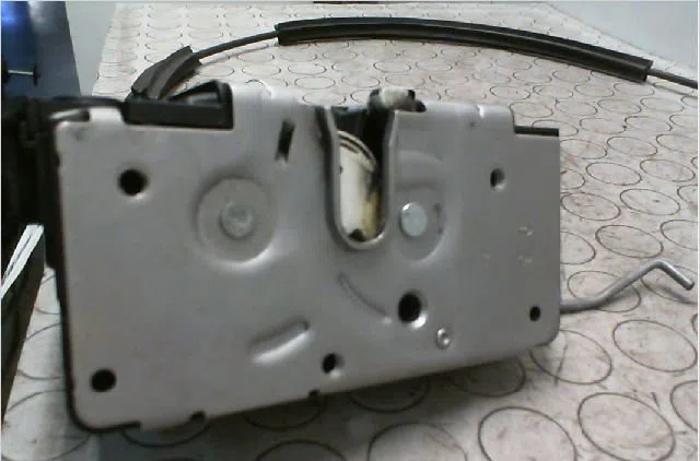 Serrure porte avd OPEL CORSA IV Phase 2 01-2011--03-2015 1.0i 65ch occasion