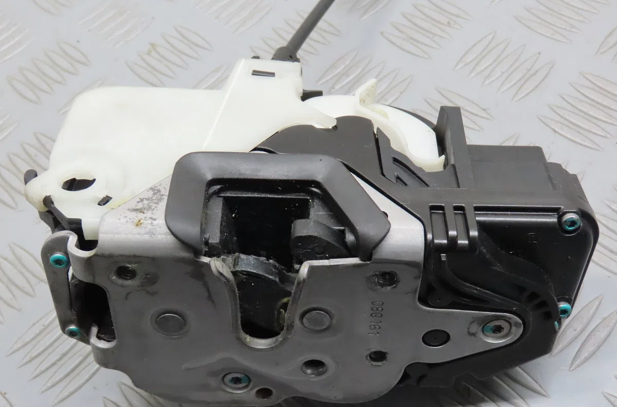 Serrure porte avd Opel INSIGNIA A A trois volumes (G09) 1.8 (69) (2008-2017) occasion