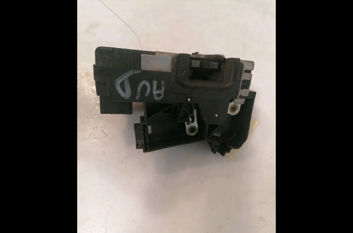 Serrure porte avd Opel MERIVA A Monospace (X03) 1.7 cdti (e75) (2003-2010) occasion