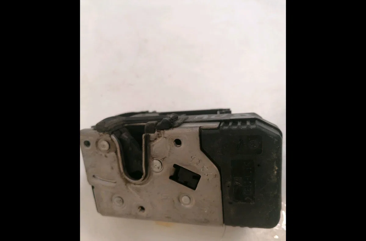 Serrure porte avd Opel MERIVA A Monospace (X03) 1.7 cdti (e75) (2003-2010) occasion