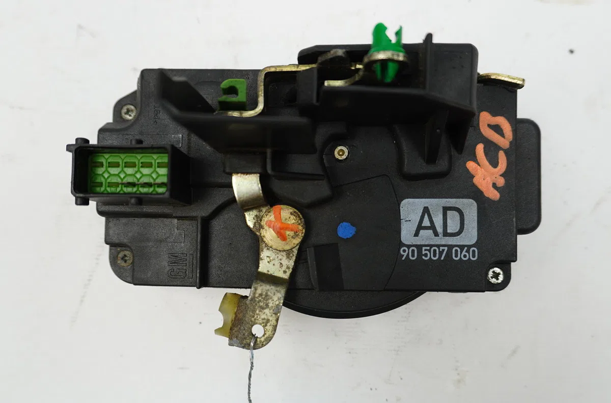 Serrure porte avd Opel VECTRA B Break (J96) 2.0 dti 16v (f35) (1997-2003) occasion