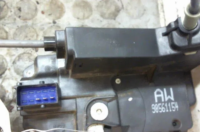 Serrure porte avd Opel ZAFIRA A Monospace (T98) 1.8 16v (f75) (1999-2000) occasion