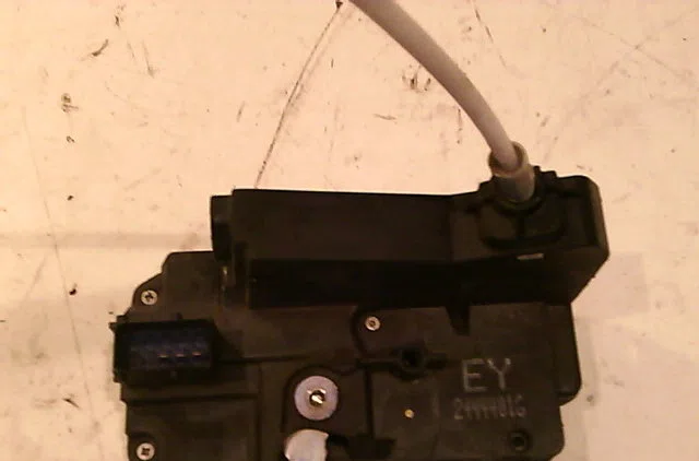 Serrure porte avd OPEL ZAFIRA occasion