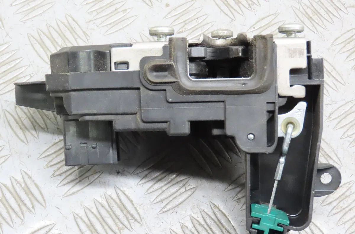 Serrure porte avd Opel ZAFIRA - ZAFIRA FAMILY B (A05) 1.9 cdti (m75) (2005-2015) occasion