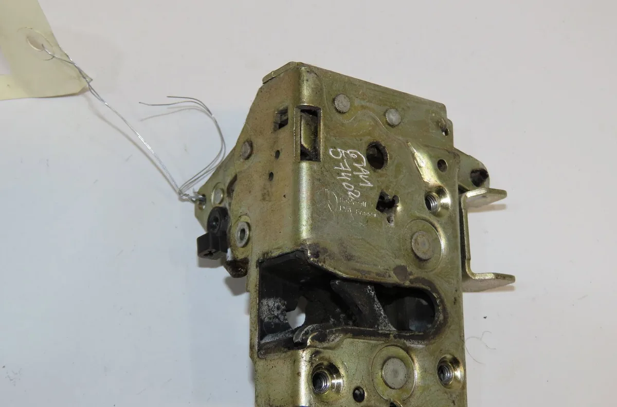 Serrure porte avd Peugeot 106 I (1A, 1C) 1.0 (1991-1996) occasion