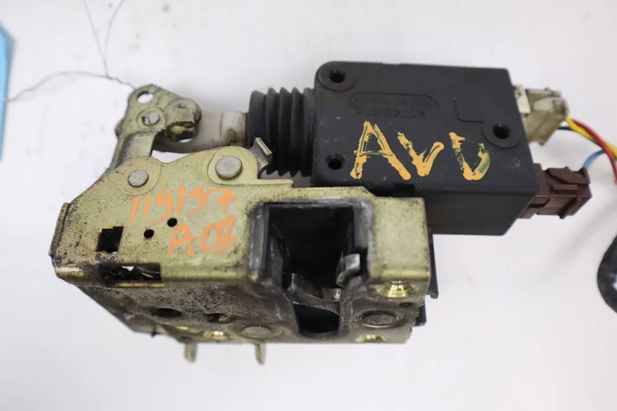Serrure porte avd Peugeot 106 I (1A, 1C) 1.1 (1991-1996) occasion