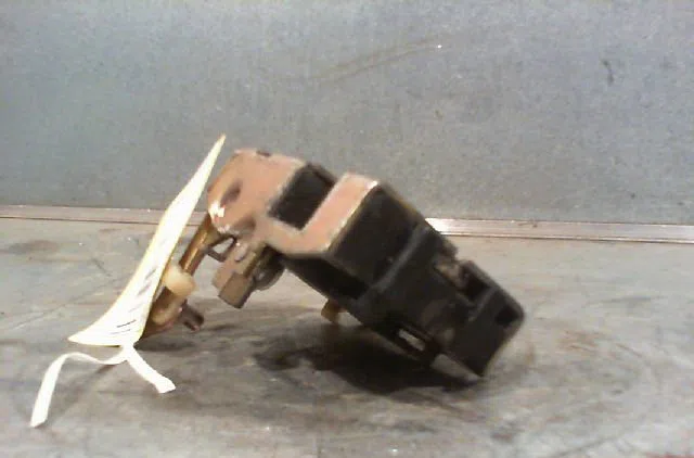 Serrure porte avd Peugeot 106 I (1A, 1C) 1.4 d (1992-1996) occasion