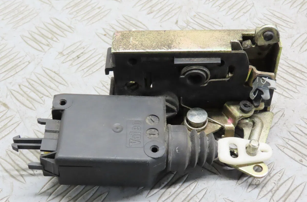 Serrure porte avd Peugeot 106 II (1A_, 1C_) 1.0 i (1996-2001) occasion