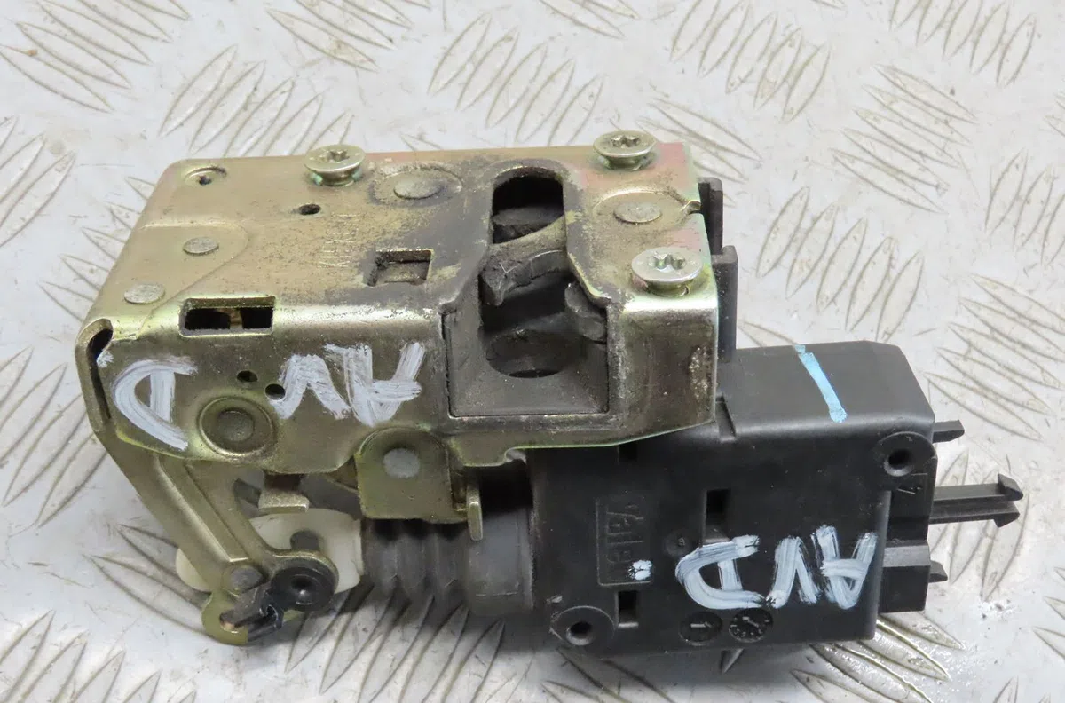 Serrure porte avd Peugeot 106 II (1A_, 1C_) 1.0 i (1996-2001) occasion