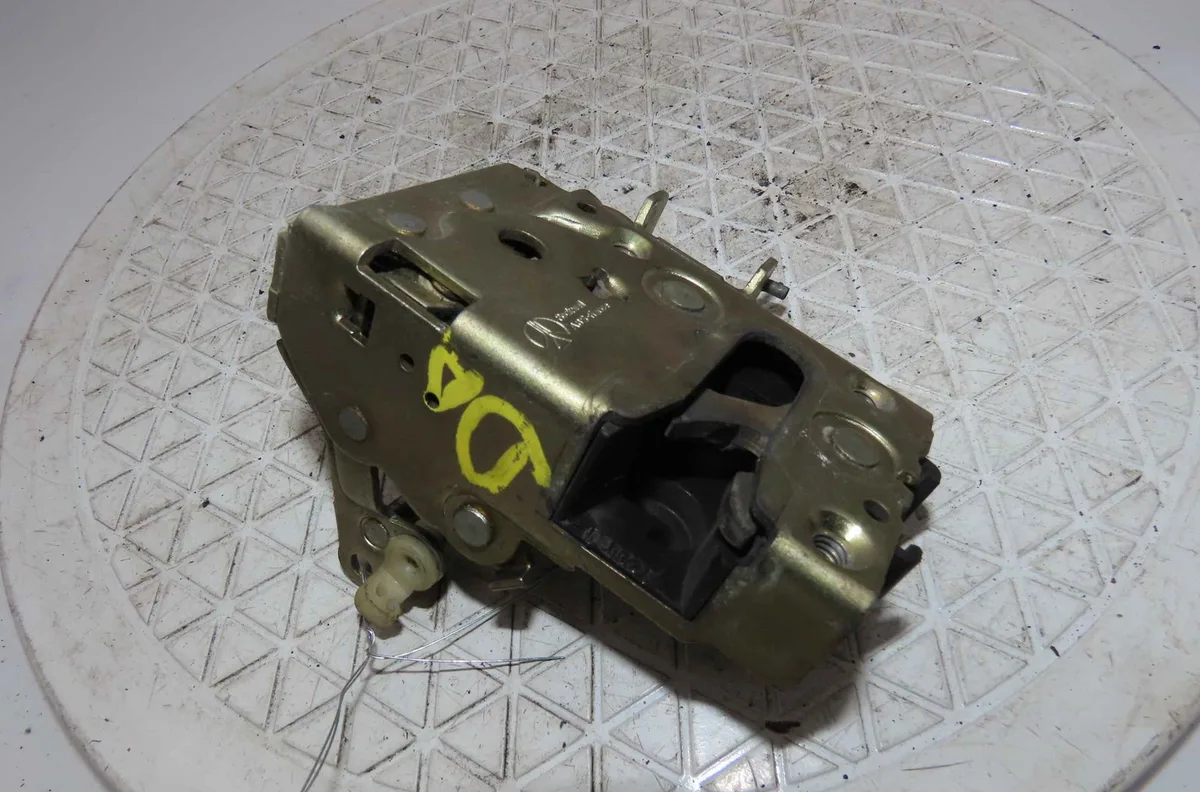Serrure porte avd PEUGEOT 106 occasion