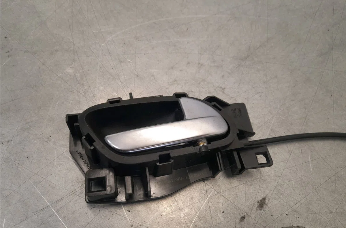 Serrure porte avd Peugeot 2008 I (CU_) 1.6 hdi (2013) occasion