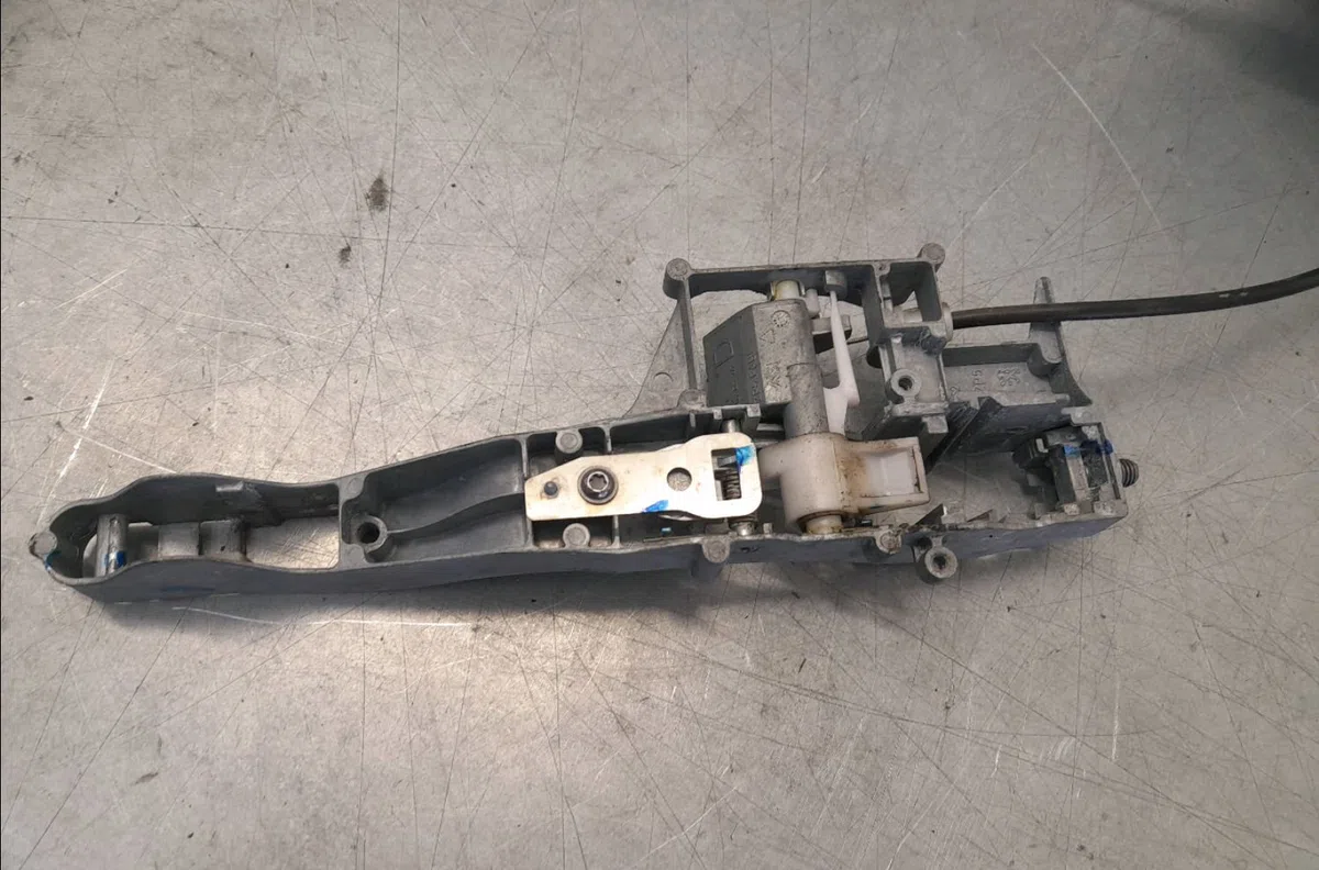 Serrure porte avd Peugeot 2008 I (CU_) 1.6 hdi (2013) occasion