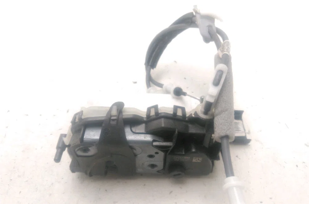 Serrure porte avd Peugeot 2008 II (UD_, US_, UY_, UK_) 1.5 bluehdi 110 (udyhsk) (2021) occasion