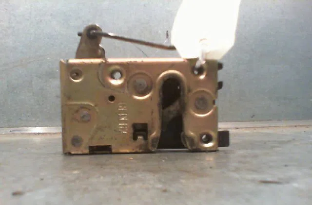 Serrure porte avd PEUGEOT 205 1991 occasion