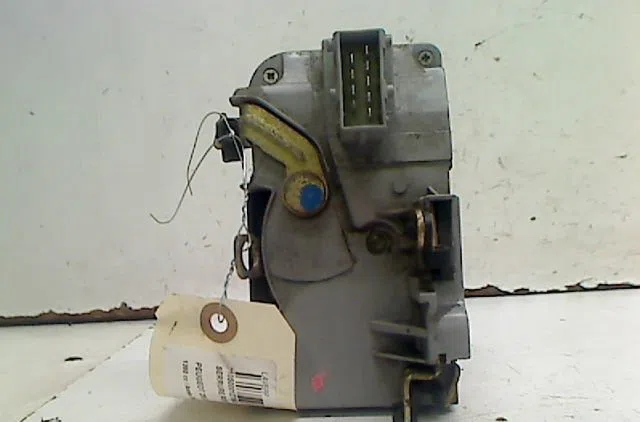 Serrure porte avd Peugeot 206 3-5 portes (2A-C) 1.4 i (1998-2012) 3 portes occasion
