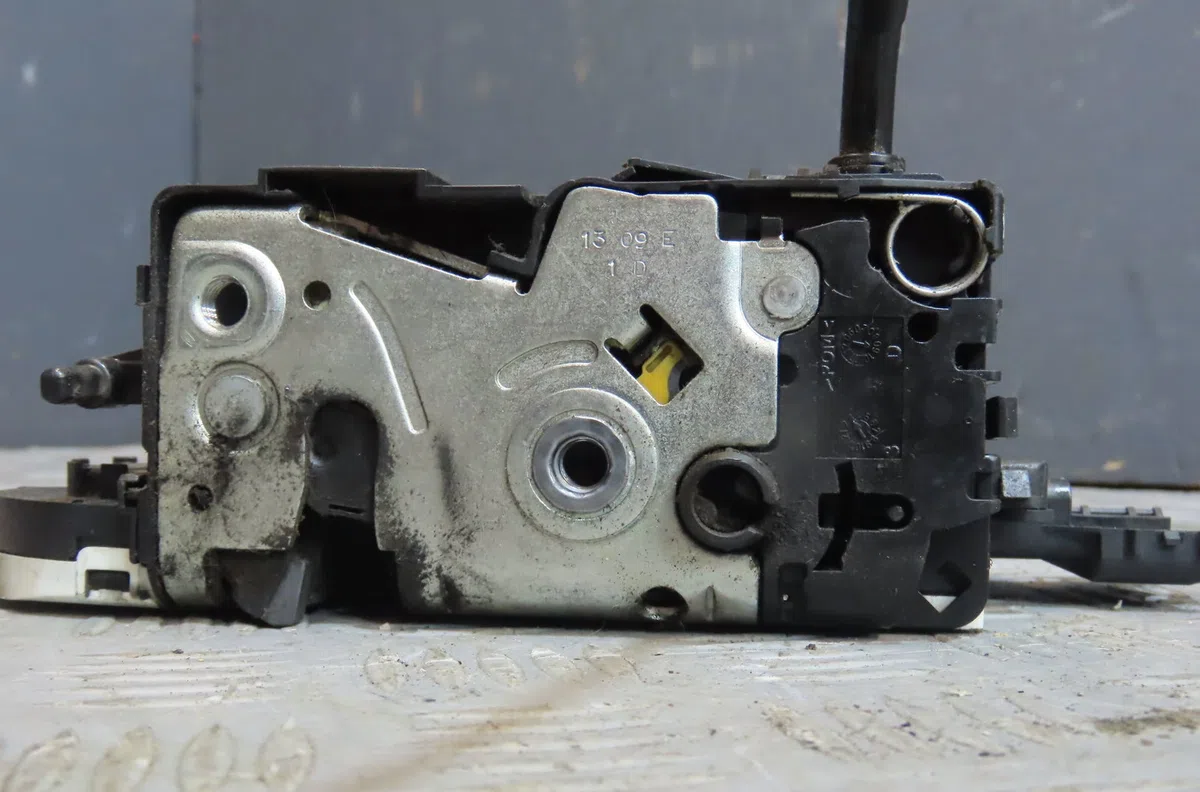 Serrure porte avd Peugeot 207-207 (WA_, WC_) 1.4 16v (2006-2013) 3 portes occasion