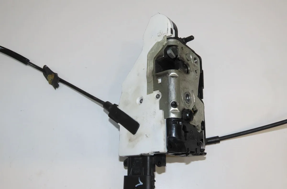 Serrure porte avd Peugeot 207-207 (WA_, WC_) 1.6 16v vti (2007-2012) 5 portes occasion