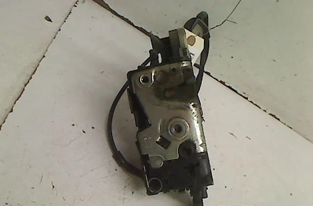 Serrure porte avd Peugeot 207-207 (WA_, WC_) 1.6 hdi (2006-2013) 5 portes occasion
