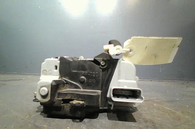 Serrure porte avd Peugeot 307 (3A-C) 2.0 hdi 90 (2000-2007) 5 portes occasion