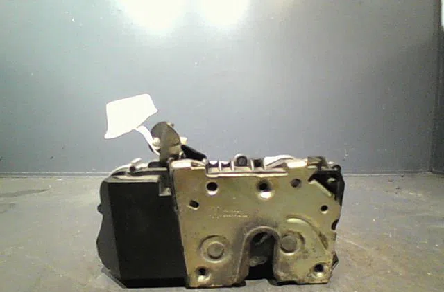 Serrure porte avd Peugeot 307 (3A-C) 2.0 hdi 90 (2000-2007) 5 portes occasion