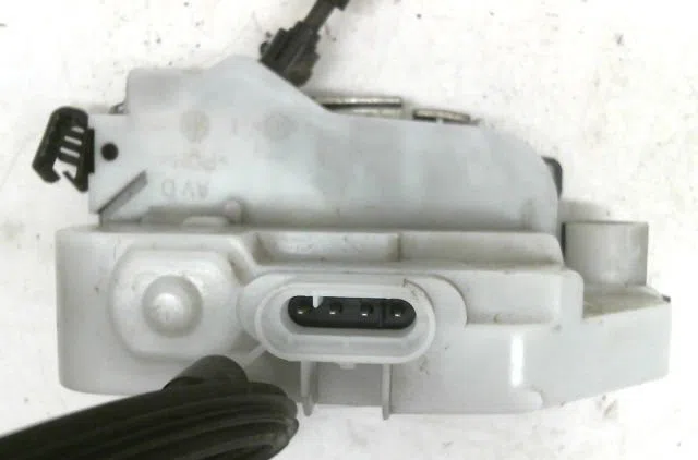 Serrure porte avd Peugeot 307 CC (3B) 2.0 hdi 135 (2005-2009) occasion
