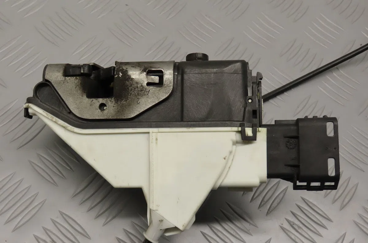 Serrure porte avd Peugeot 308 I (4A_, 4C_) 1.6 hdi (2007-2014) 5 portes occasion
