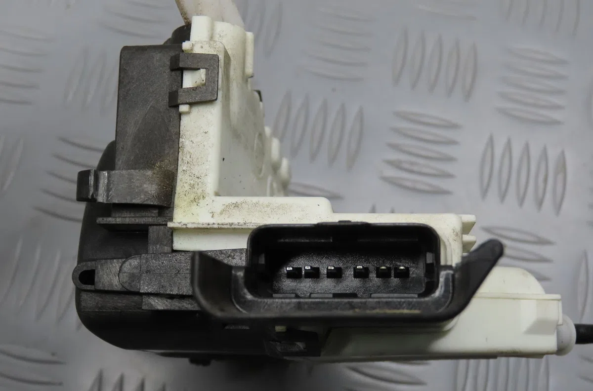 Serrure porte avd Peugeot 308 I (4A_, 4C_) 1.6 hdi (2007-2014) 5 portes occasion